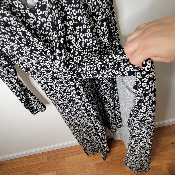 A Pea in the Pod HIGH-LOW HEM LIFT UP NURSING DRESS - Picture 8 of 9